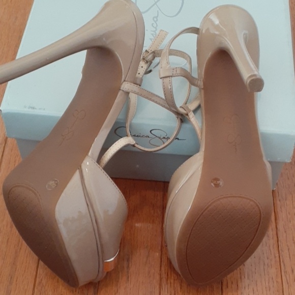 Nude Patent T-strap - Picture 4 of 5